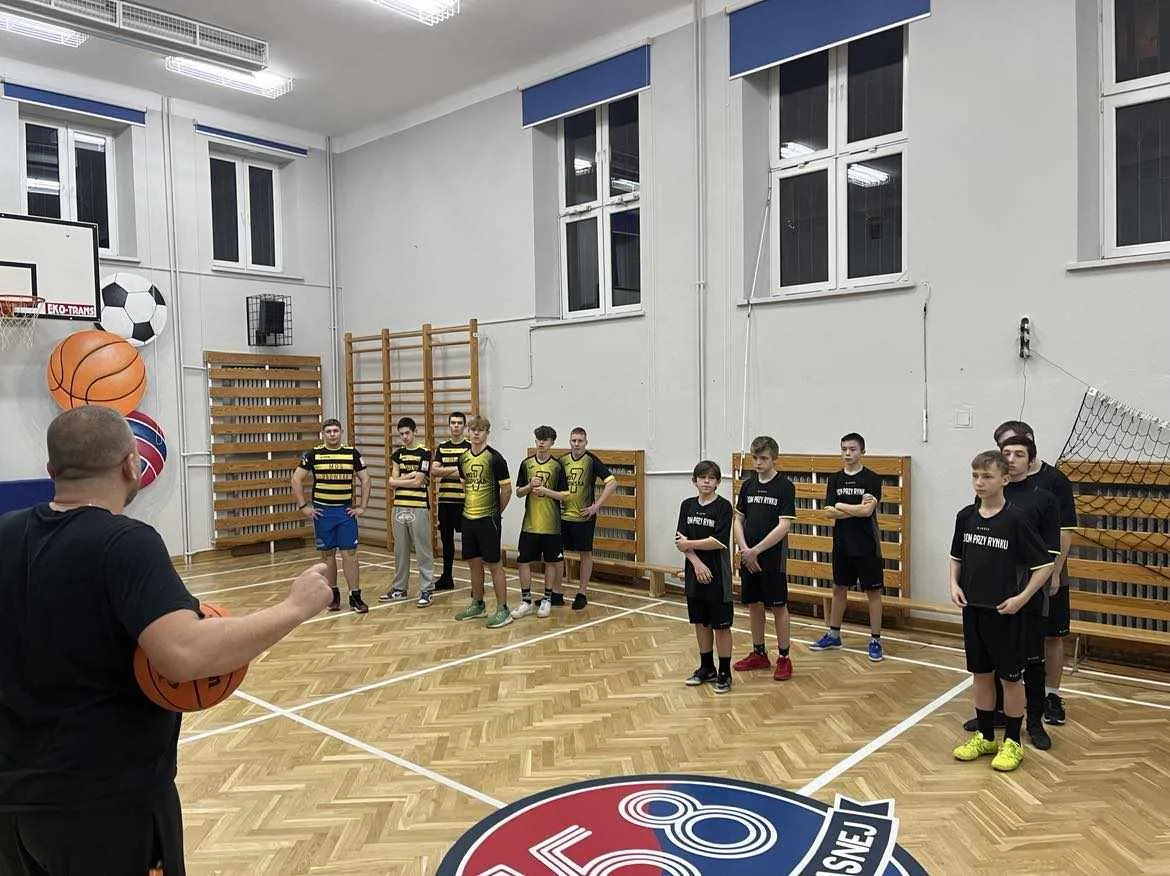 Mikołajkowy Turniej Dwójek Koszykarskich