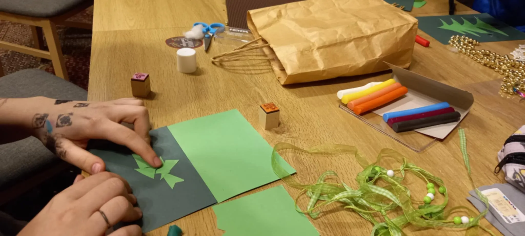 Przygotowania do konkursu na najpiękniejszą kartkę świąteczną