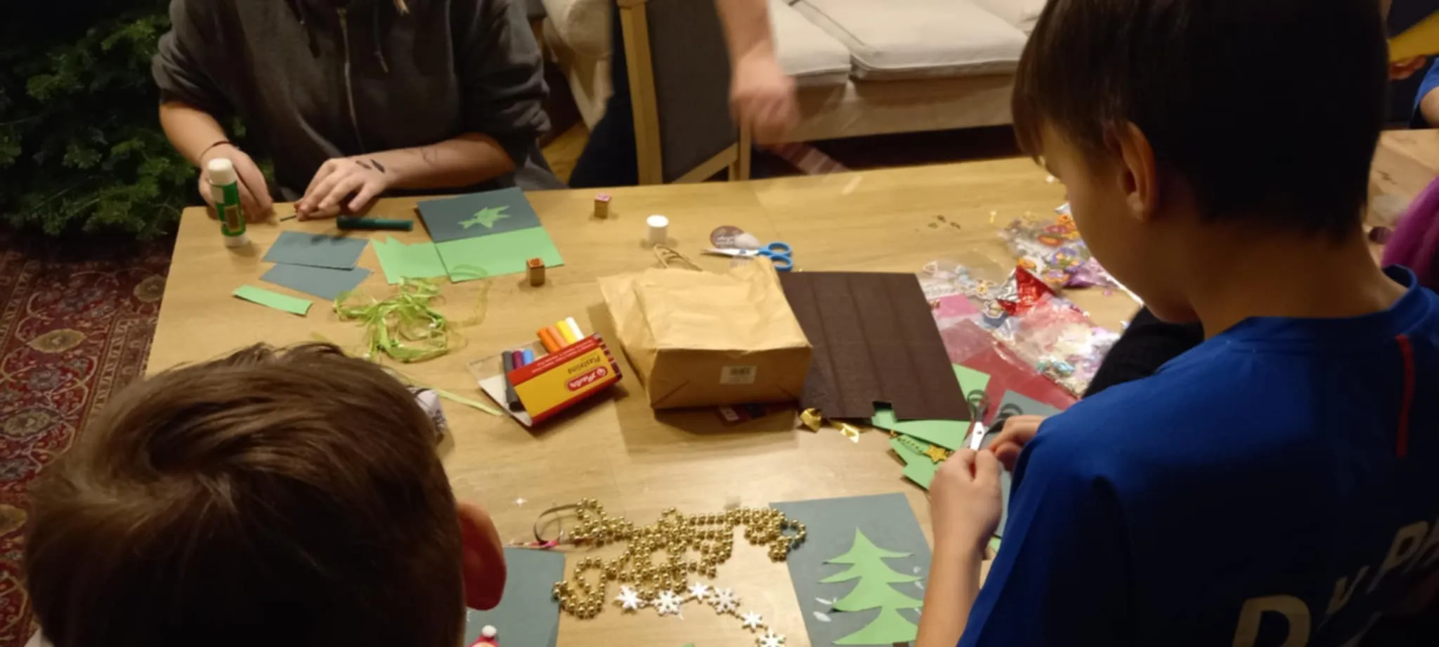 Przygotowania do konkursu na najpiękniejszą kartkę świąteczną