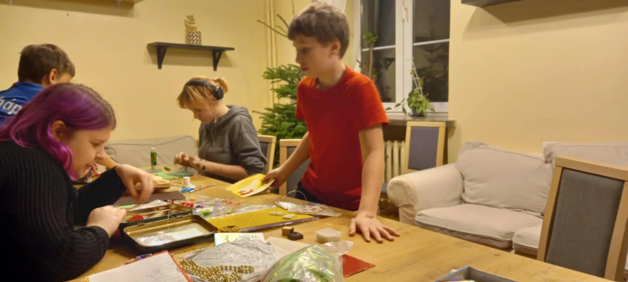 Przygotowania do konkursu na najpiękniejszą kartkę świąteczną