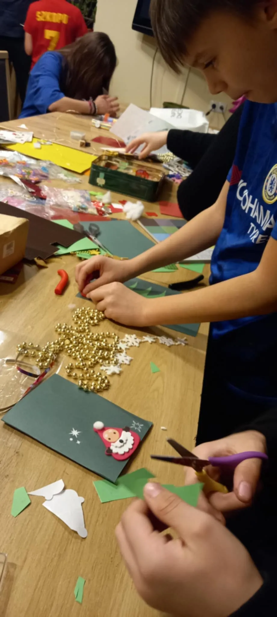 Przygotowania do konkursu na najpiękniejszą kartkę świąteczną